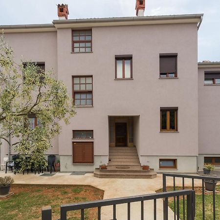 Es Residence Ровинь Экстерьер фото
