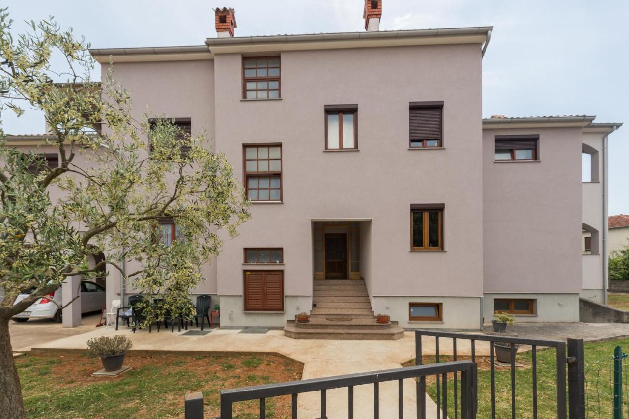 Es Residence Ровинь Экстерьер фото